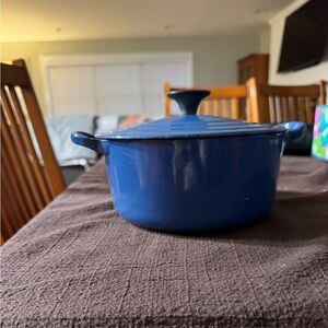 Blue Covered Casserole Dish - Durable Enameled Cookware Le creuset 2 quart